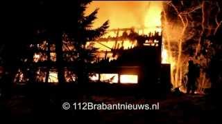preview picture of video 'Uitslaande woningbrand Schaijkseweg Herpen'
