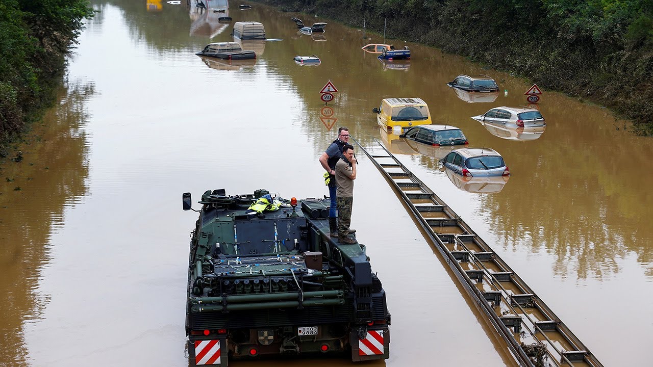 Retter suchen nach Hunderten Vermissten bei Überschwemmungen in Deutschland German