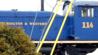 preview picture of video 'Wilmington & western raiolroad diesel switcher cutting snow bank in hockessin de.'