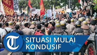 Massa Aksi Unjuk Rasa di DPRD Surakarta Mulai Bubar, Polisi Berjaga dan Amankan Lokasi