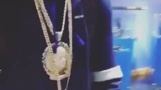 Download lagu 🌴 Blueface flexing with cash in the jewelry store #GangstersParadise mp3