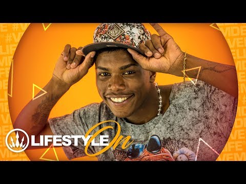 MC Miami - Aqueles Dois Bundão (Web Lyric Oficial)