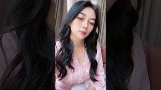 Download lagu The charm of a pink kebaya mp3