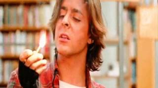 DEJAD QUE CANTE EL MUCHACHO (J. M. SERRAT) (subtitulado)