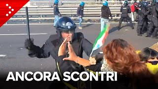 Nuovi scontri a Bologna: manifestanti pro Pal bloccano la tangenziale, cariche della polizia