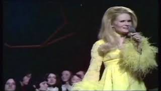 Lynn Anderson - (I Never Promised You A) Rose Garden  - 1970 (Short)