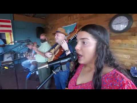 Verde Luz de Antonio Cabán Vale(El Topo) interpretada por Alondra Sofía Robles trovadora de Corozal.