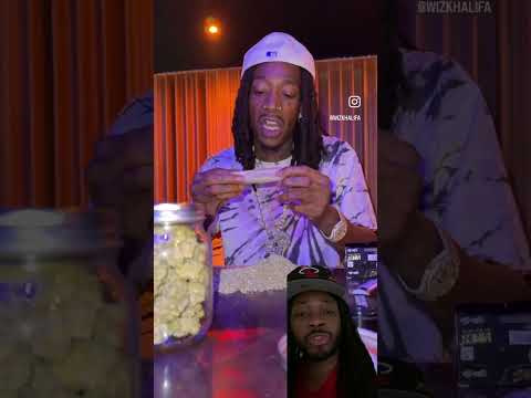 @wizkhalifa Rolling Up #wizkhalifa #trending #viral #smoke