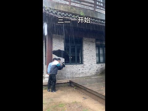 一定要看到最后，这导演也太倒霉了吧 ，笑的米饭喷了朋友一脸#搞笑合集 一次笑个够#拍戏现场 #横店小副导#看一遍笑一遍 @抖音小助手