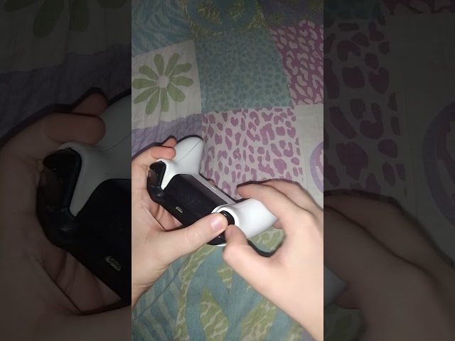 Vídeo relacionado con EMSea 3 Piezas de Silicona conductiva Almohadillas de botón de reparación ABXY botón de reparación de Repuesto Compatible con Xbox One Controller