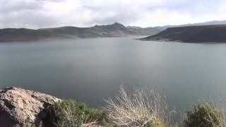 preview picture of video 'El lago Umayo en el Departamento de Puno, Perú, visto desde Sillustani'