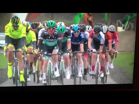 Steentje op de weg? Nokere koers Mathieu van der Poel!