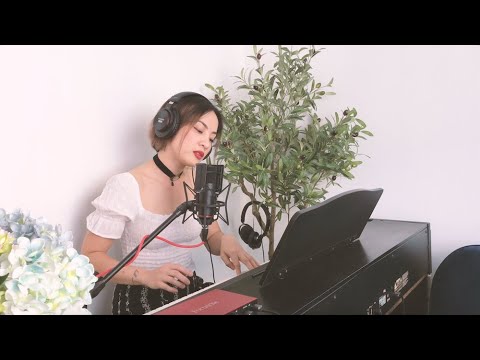 LA VIE EN ROSE in French, Italian & English - Cover by Thảo Ngô
