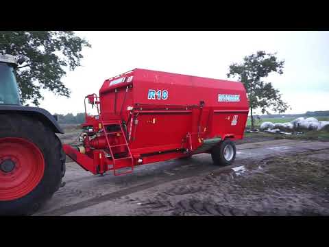 Poziomy paszowóz INTERMIX R18. Drugi rok w gospodarstwie na Mazowszu