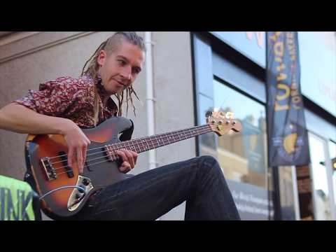 Red Hot Chilli Peppers - Dont Forget Me  - Dr Funk Slap Bass Cover  🎸 Busking in Newquay