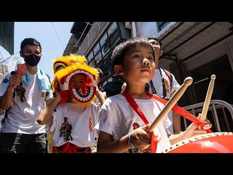 Bunte Parade eröffnet Cheung Chau's Bun Festival