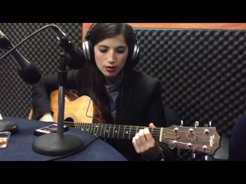 Confieso Sofi Mayen en cabina Goma Pop