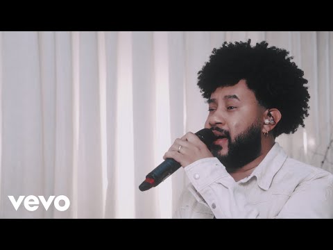 Preto No Branco, Silas Simões - Tua Glória ft. Lorena Fadi, Luã Freitas