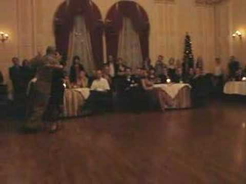  Thierry Le Cocq  and  Delphine Blanco  are  dancing  to  the  milonga  "  Milonga De Buenos Aires  "