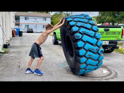 Das stärkste 10-jährige Kind der Welt schiebt einen Lastwagen!