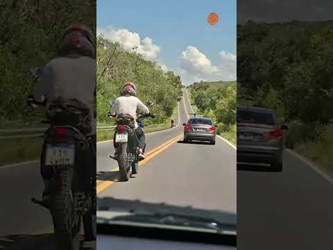 Filmó motos pasando en doble línea amarilla en una ruta serrana de Córdoba y manifestó su temor