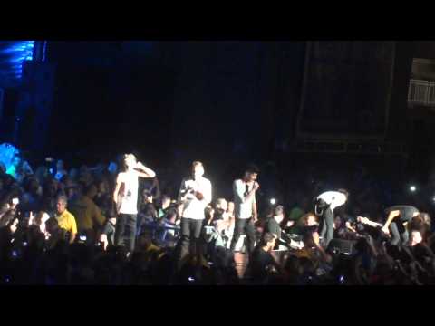 Thumbnail for One Direction - One Way Or Another - Jones Beach Theater by Concert