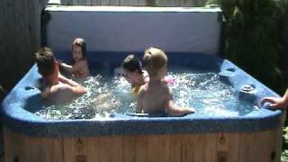 preview picture of video 'Family in a Hot Tub'