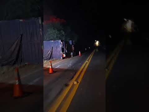 CAMINHÃO TOMBA NA PR-495 E ESPALHA CARGA DE MILHO EM MISSAL