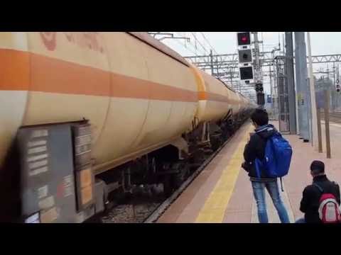 E652.098 con treno cisterne a Rogoredo