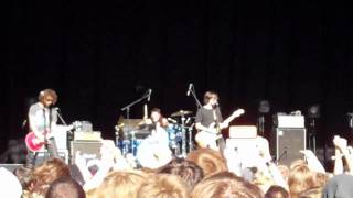 Kisschasy - Strings and Drums [Live]