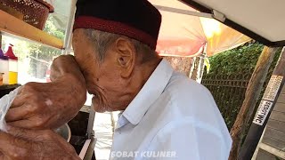 Download lagu USIA 100 TAHUN, JUALAN SEPI, TAPI GAK PERNAH NGELUH. KITA BORONG YUK #borongsemua mp3