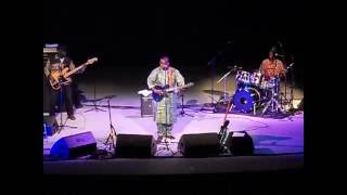 Vieux Farka Toure singing Ali, in tribute to his father Ali Farka Toure