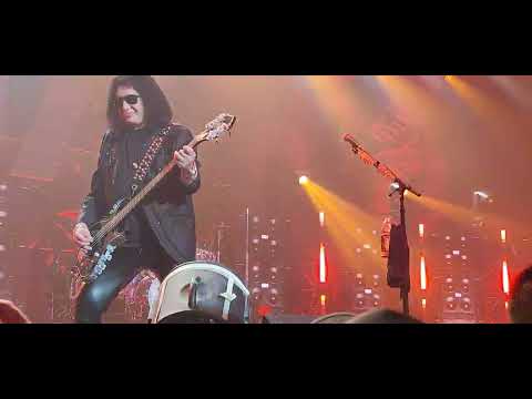 4K Full KISS KRUISE Landlocked 2025 Show close up.