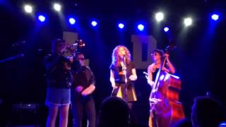Lake Street Dive- Nobody knows what I&#39;m doing here