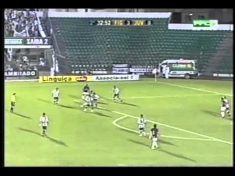 Excelente lateral direito