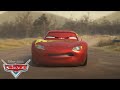 Cars 3 | Bliksem McQueen traint met Smokey | Disney NL