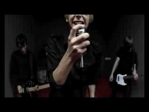 Musicvideo, Her Bright Skies - Burn All The Small Towns