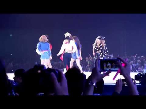 SNSD Girls Generation Introduction and Gee  @ Asia Style Collection 2013