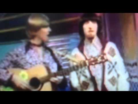 The Singing Corner + Donovan Jennifer Juniper (Too Much Tea)