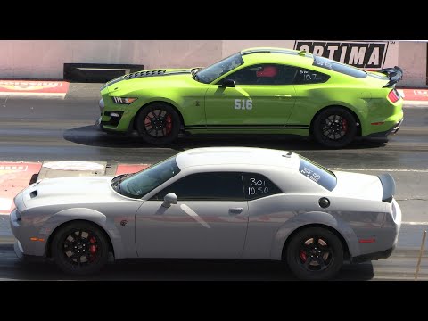 Shelby GT500 vs Challenger Hellcat Redeye