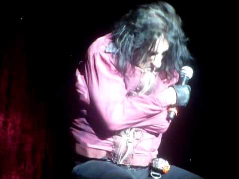 Alice Cooper, straight jacket scene from The Theatre of Death, H.O.B, A.C., NJ, 10/1/10