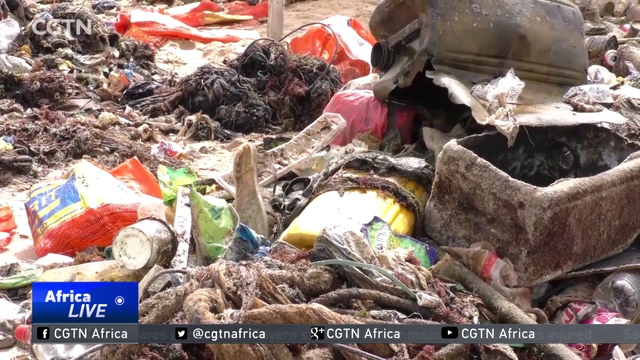 Volunteers in Senegal clean up beach for World Clean Up Day