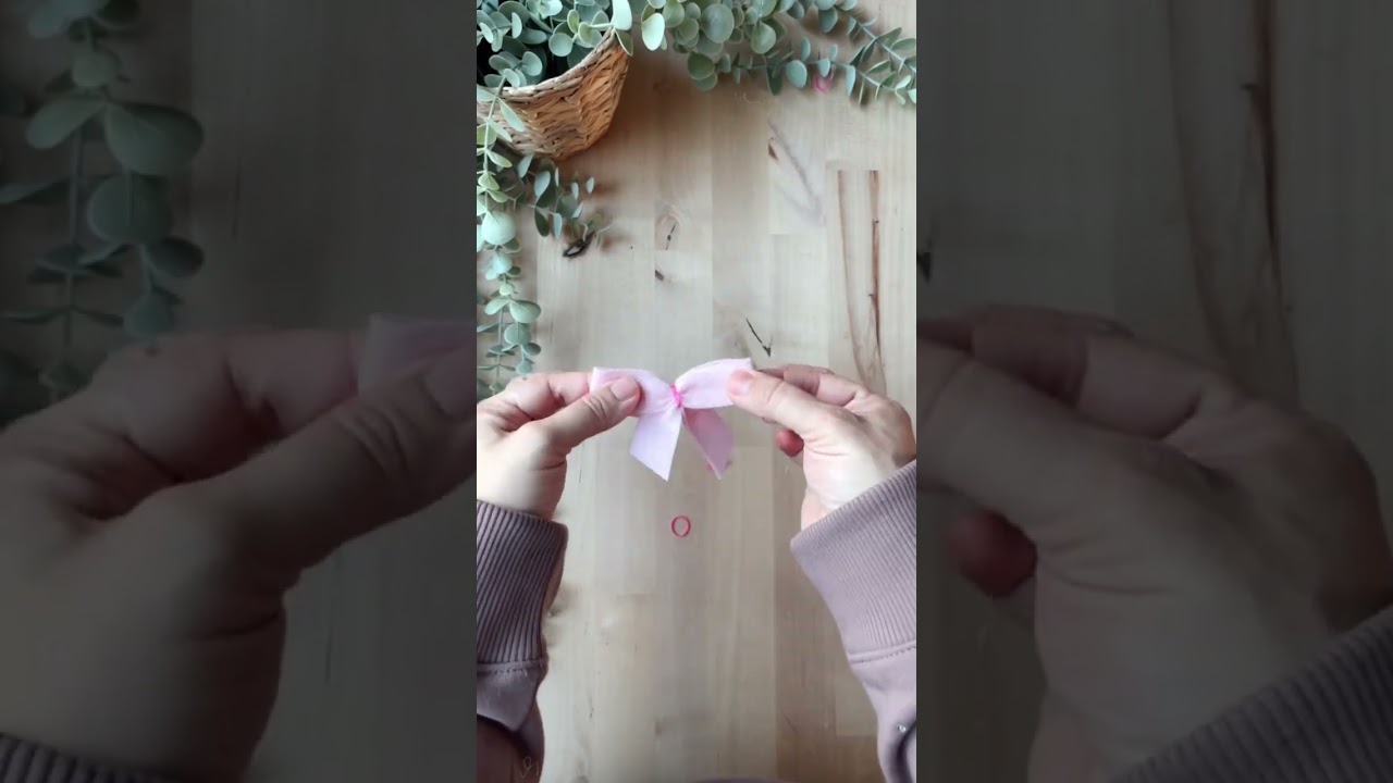 DIY Simple felt bow garland with Fern and Love #diycrafts #crafttutorial #handmadecraft #craftideas