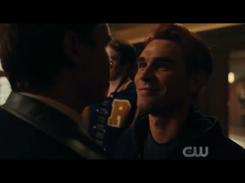 Riverdale 4x10 Archie punches Brett