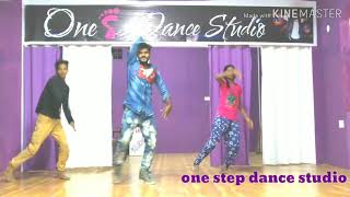 ninnu road meeda chusinadi song..