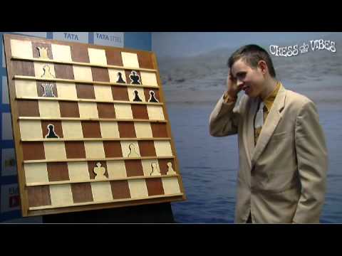 David Navara shows his win against Radek Wojtaszek (part 2 of 3)