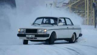 preview picture of video 'Volvo 242 2,5L Weber på Mantorp Park vintern 09/10.'