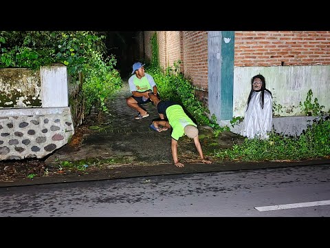 Prank Hantu Paling Jail Bikin Ngakak || New Ghost Prank