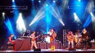 Linda Ronstadt Tribute Heatwave  ( I can't let go)