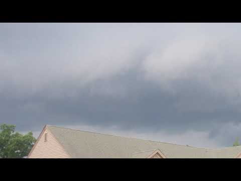 SEVERE THUNDERSTORM WARNING PART 2. AMAZING CLOUD STRUCTURE WITH SHELF CLOUD!!